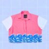 Camisa rosa con olas