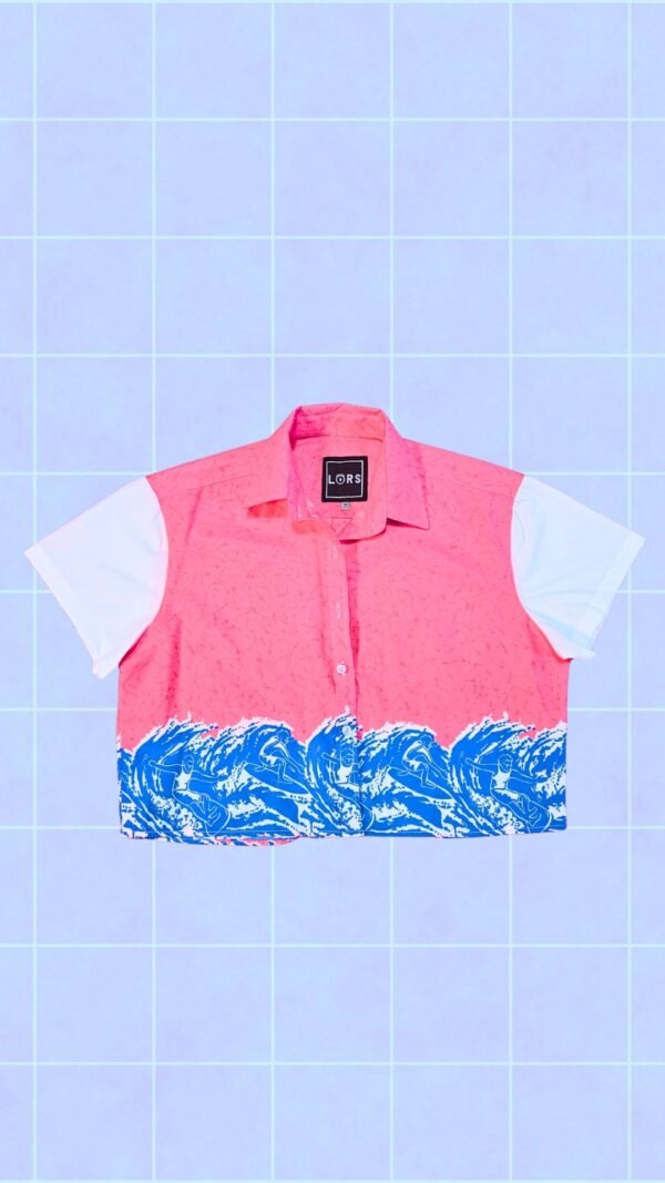 Camisa rosa con olas