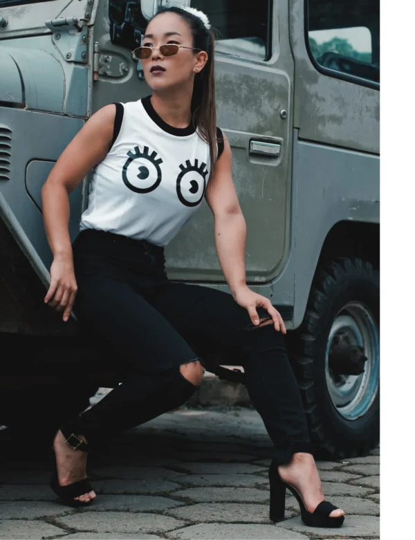 Solera ojos cuello negro