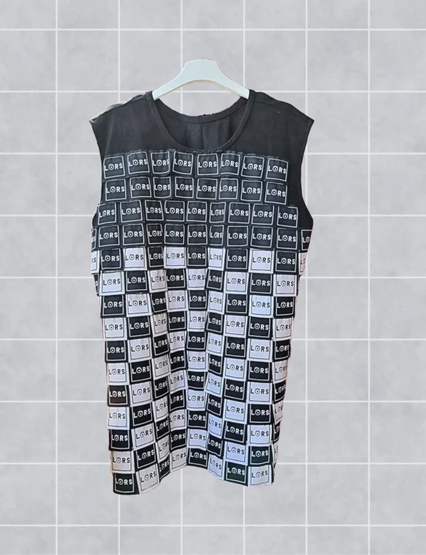 Vestido etiquetas blanco y negro