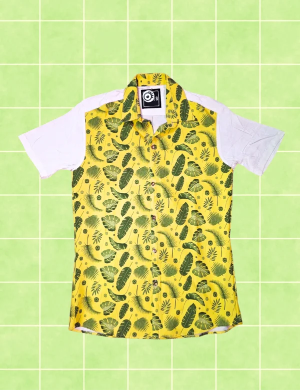 Camisa amarilla con hojas
