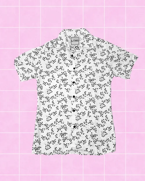 Camisa blanca con diseño